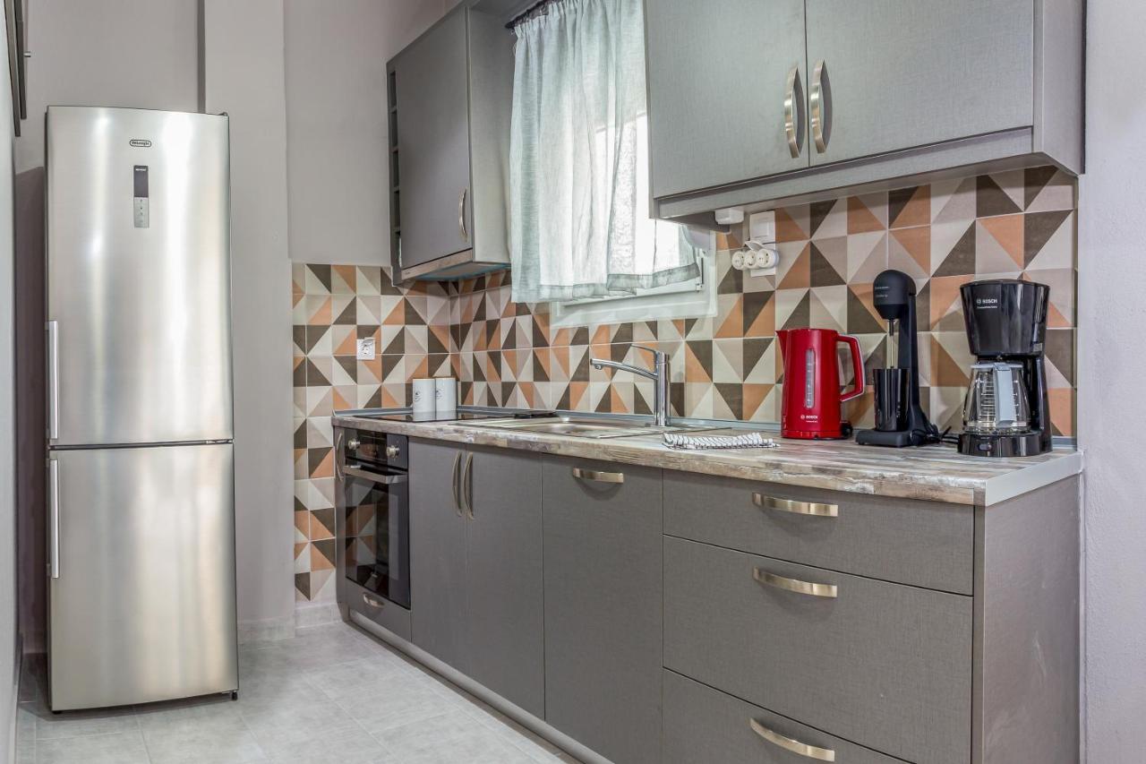 Kate'S Modern 2 Bedroom Apartment In Perea Peraía Екстериор снимка