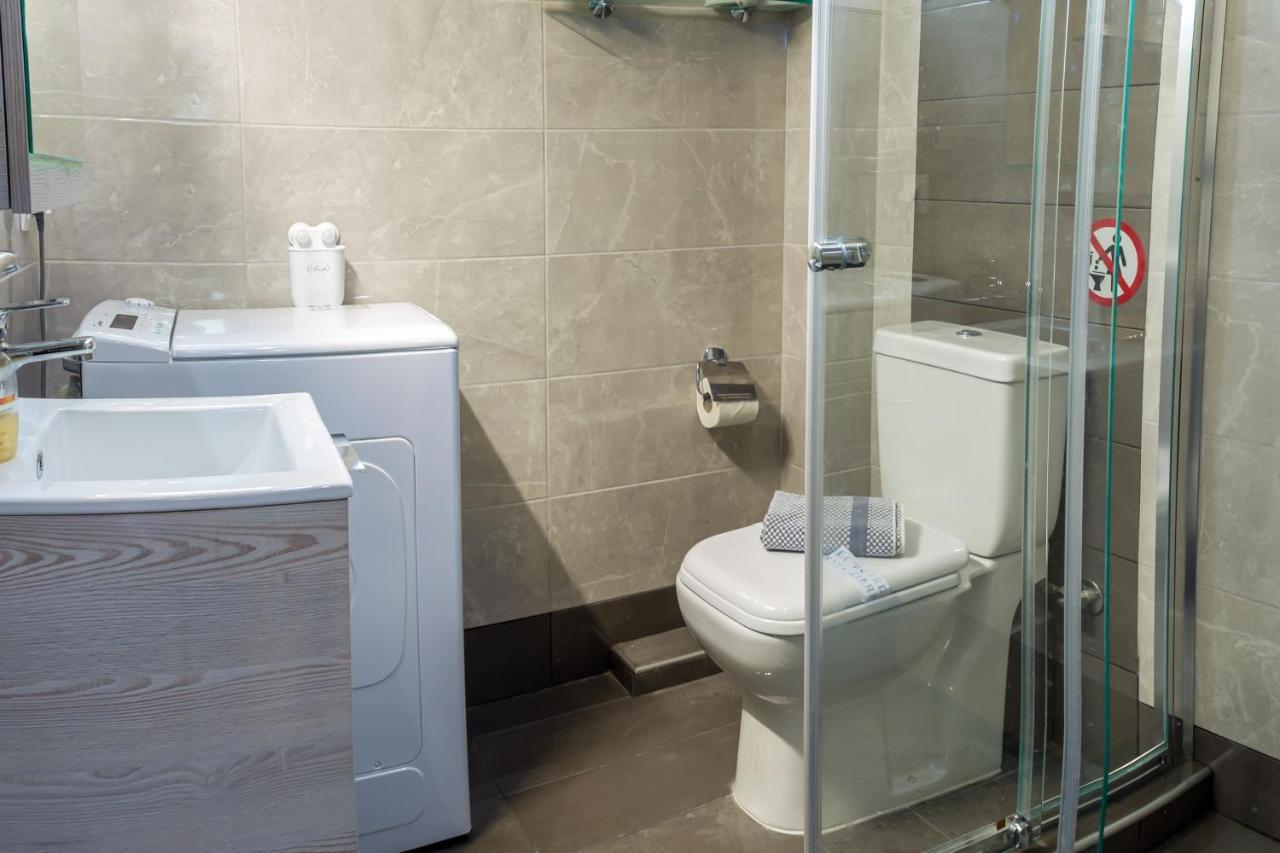 Kate'S Modern 2 Bedroom Apartment In Perea Peraía Екстериор снимка