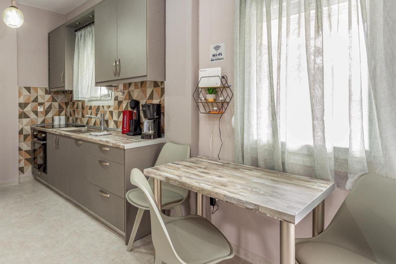 Kate'S Modern 2 Bedroom Apartment In Perea Peraía Екстериор снимка